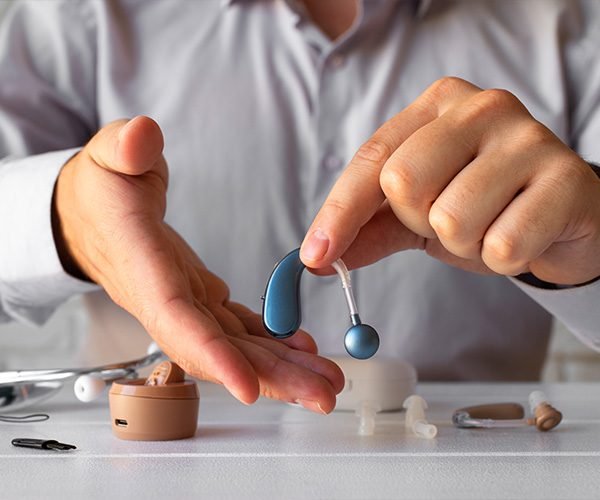 Stay-sharp-and-connected-at-work-with-digital-hearing-aids